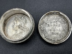133451