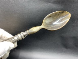 172563