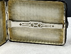 172576