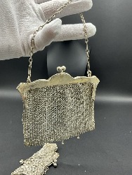 179587