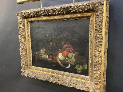 186100
