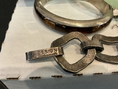 187402