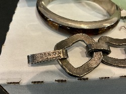 187402