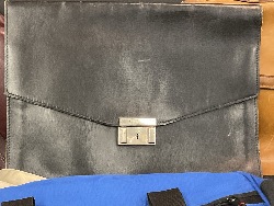 216077