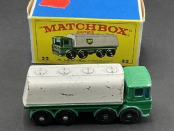 223962
