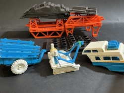 225879