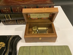 227880